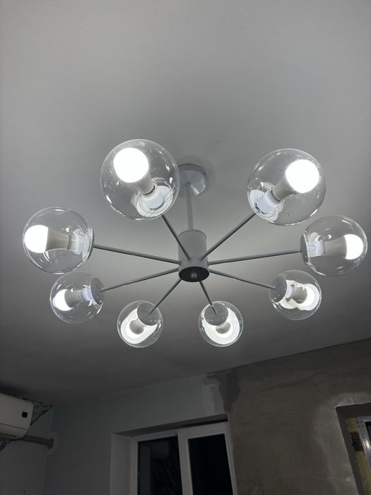 Продам потолочную люстру