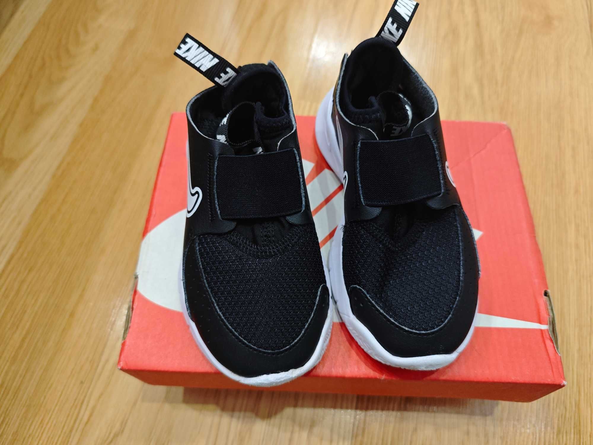 Маратонки Nike и H&M