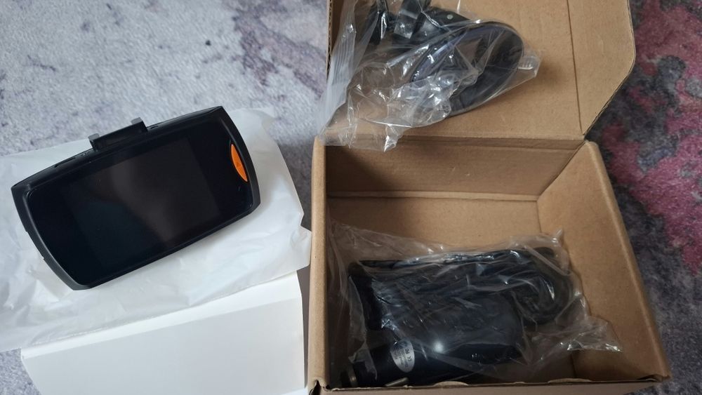 Camera auto FHD nouă