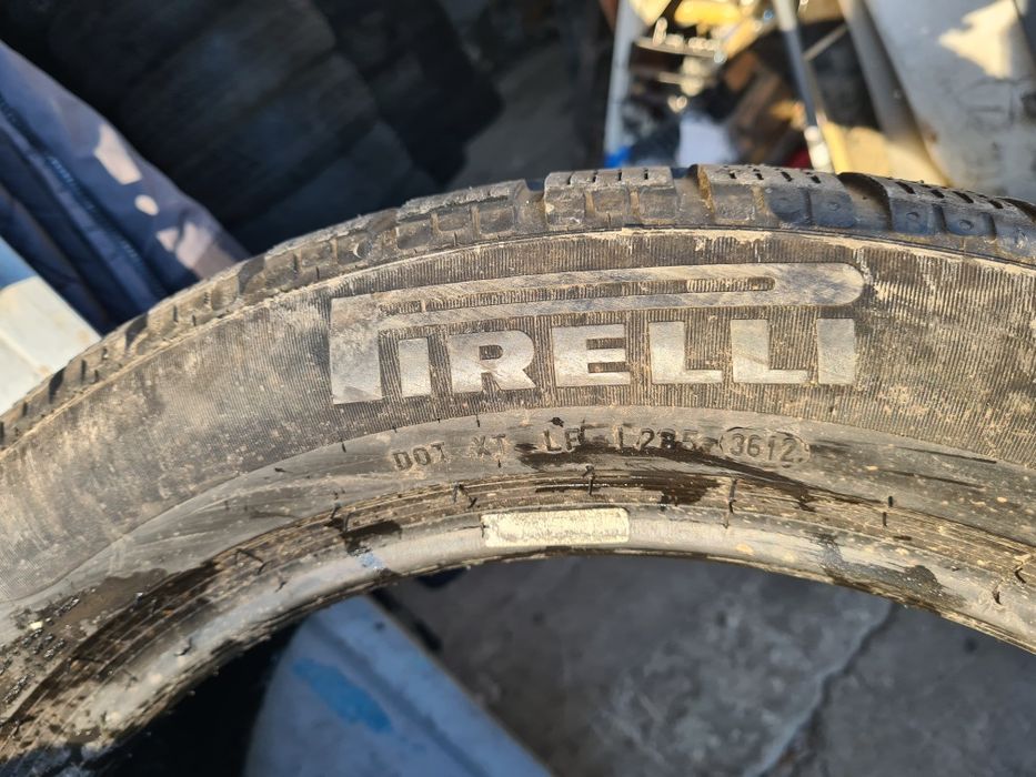 4 бр. зимни гуми 235/50/19 Pirelli MO 2x5 mm 2x 4,5 mm DOT 3612