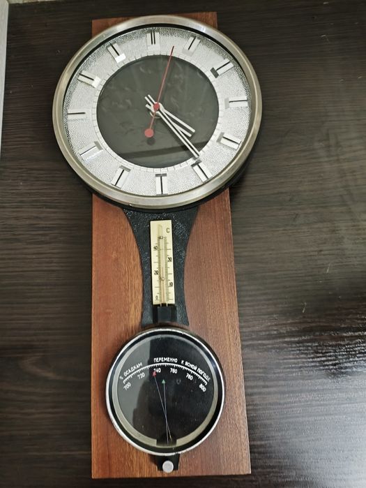 Продам часы настенные
