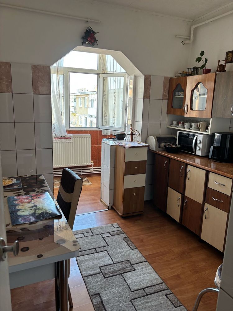 Schimb apartament 3 camere cu o casa zona Bradu/Geamana