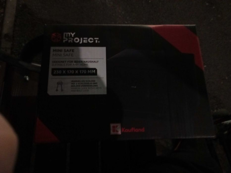 Seif metalic cu 2chei,nou, sigilat,negru, trimit