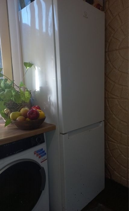 Хладилник с фризьор индезит
