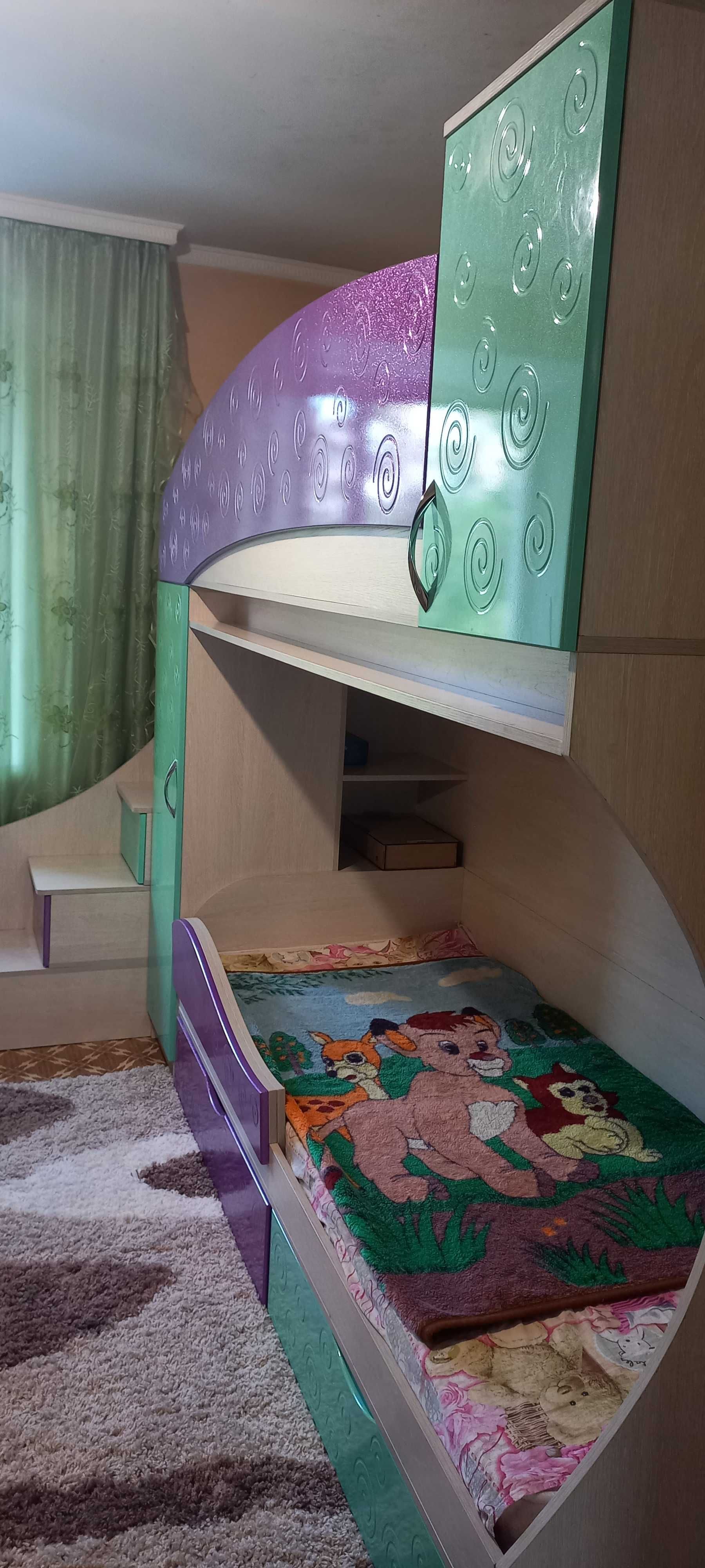 Продаю двухьярусную кровать