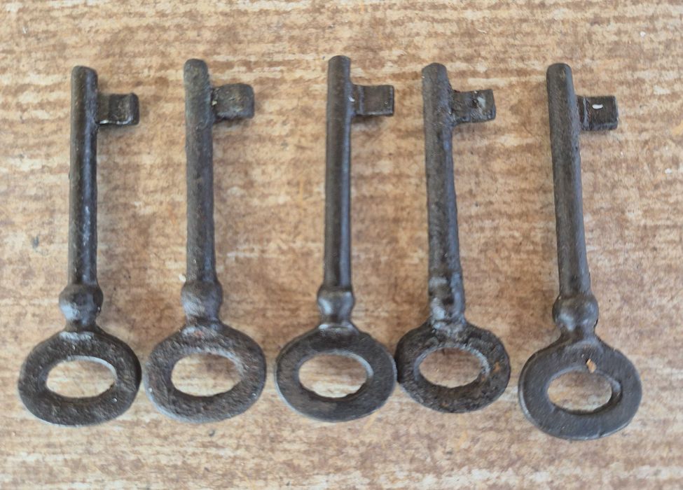 Мебелни  шкафове ретро ключета