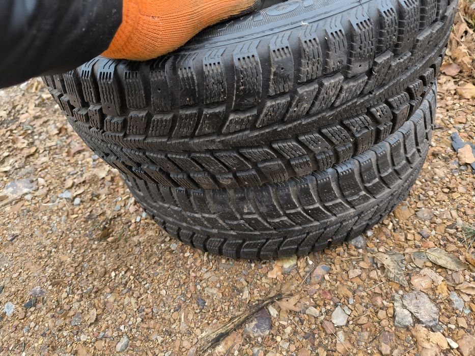 Две шины липучка 195/60 r15