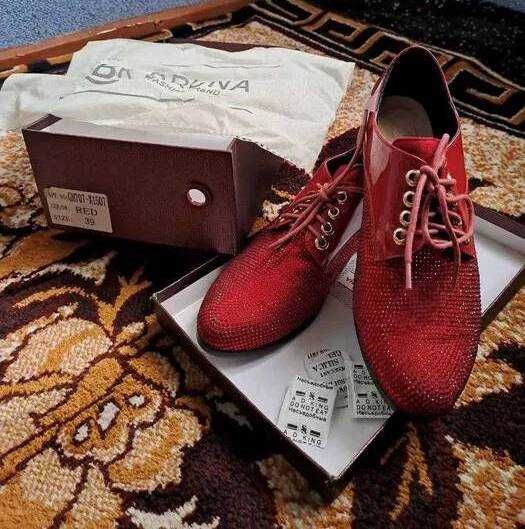 Срочно продаю Женская обув красная (Новая)