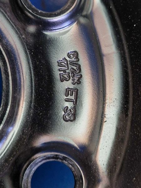4 броя оригинални VW R17
железни джанти
