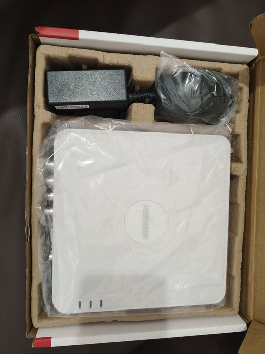 DVR Hikvision DS-7108HQHI-K1 – 8 canale, stare impecabilă!