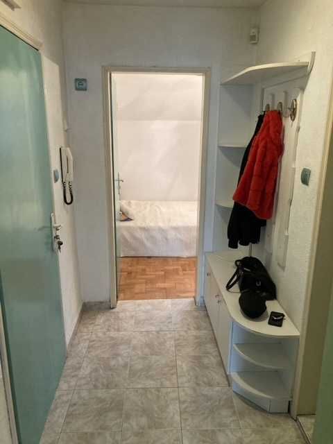 Дава се под наем Двустаен апартамент в Бургас, Лазур - 66 кв.м за 375 € - Снимка #2