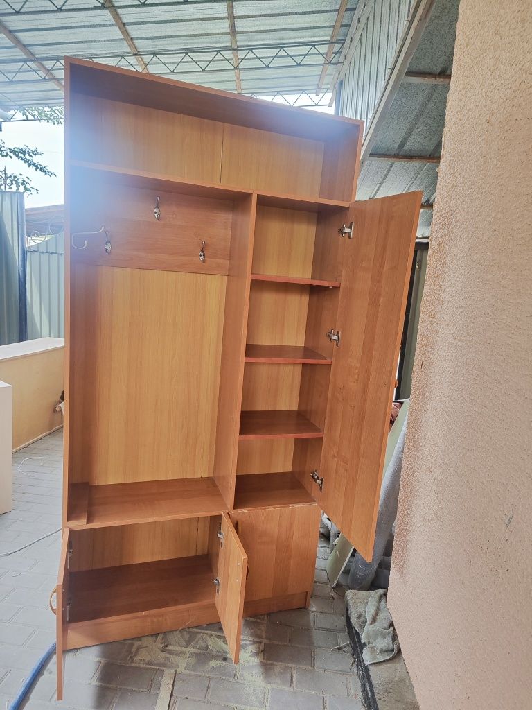 Продам срочно шкаф в прихожую