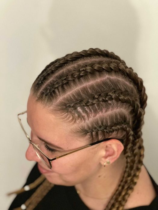 Împletituri pe scalp - Braids
