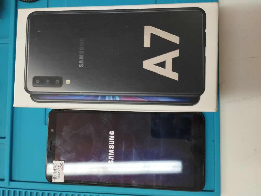 Продается телефон Samsung A7