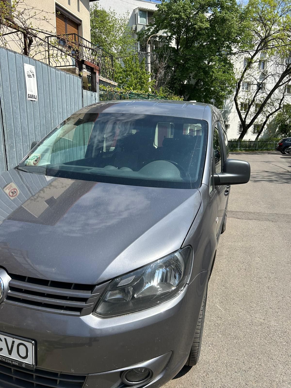 Mașină Volkswagen Caddy hibrid consum ff mic