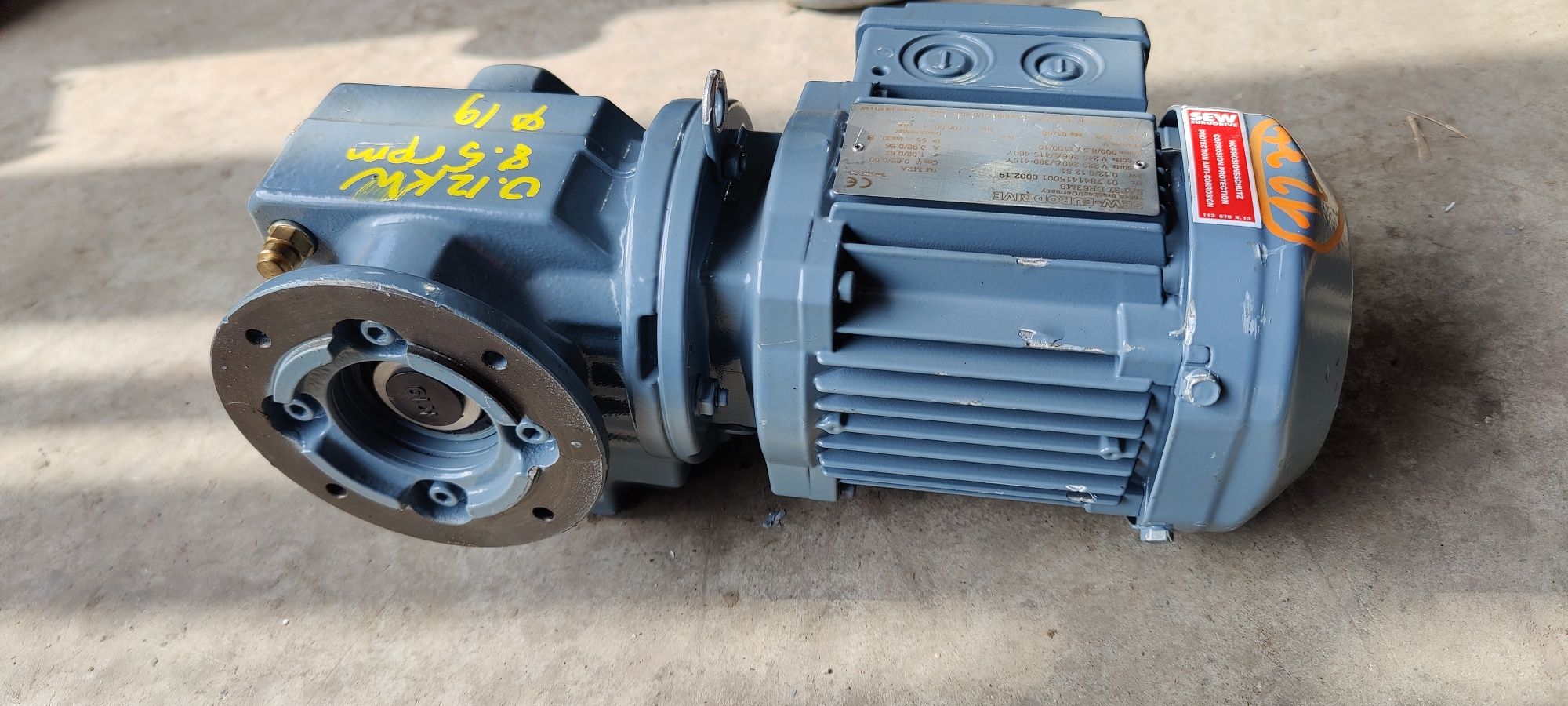 Motor electric trifazat cu reductor, 0.12kW, 8rpm, 380V