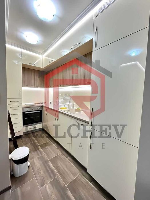 Дава се под наем Двустаен апартамент в Варна, Възраждане 3 - 50 кв.м за 459 € - Снимка #2