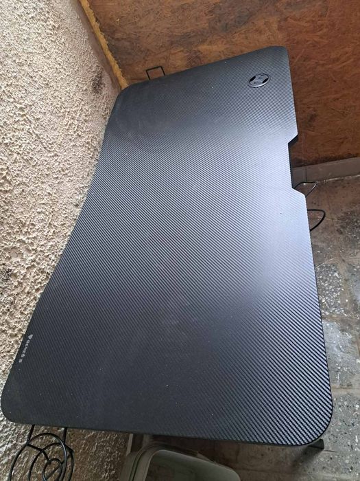 Продавам геймърско бюро Геймърско бюро Genesis Holm 200 RGB - NDS-1606