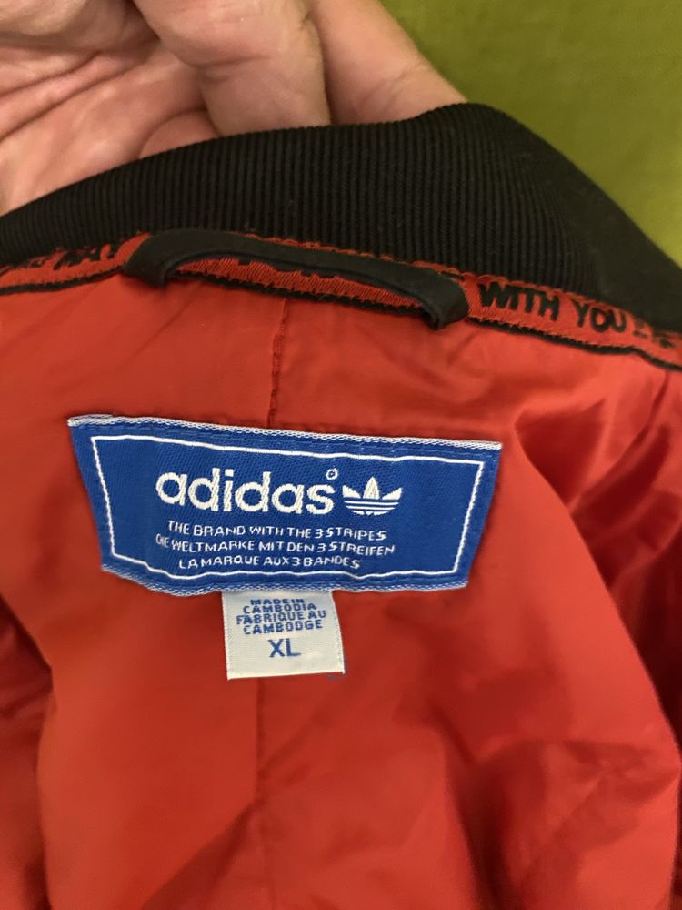 Бомбър Adidas в перфектно състояние