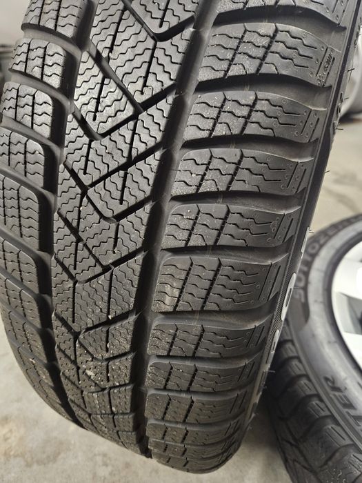 Оригинални джанти за Vw със зимни гуми Pirelli 205 50 17