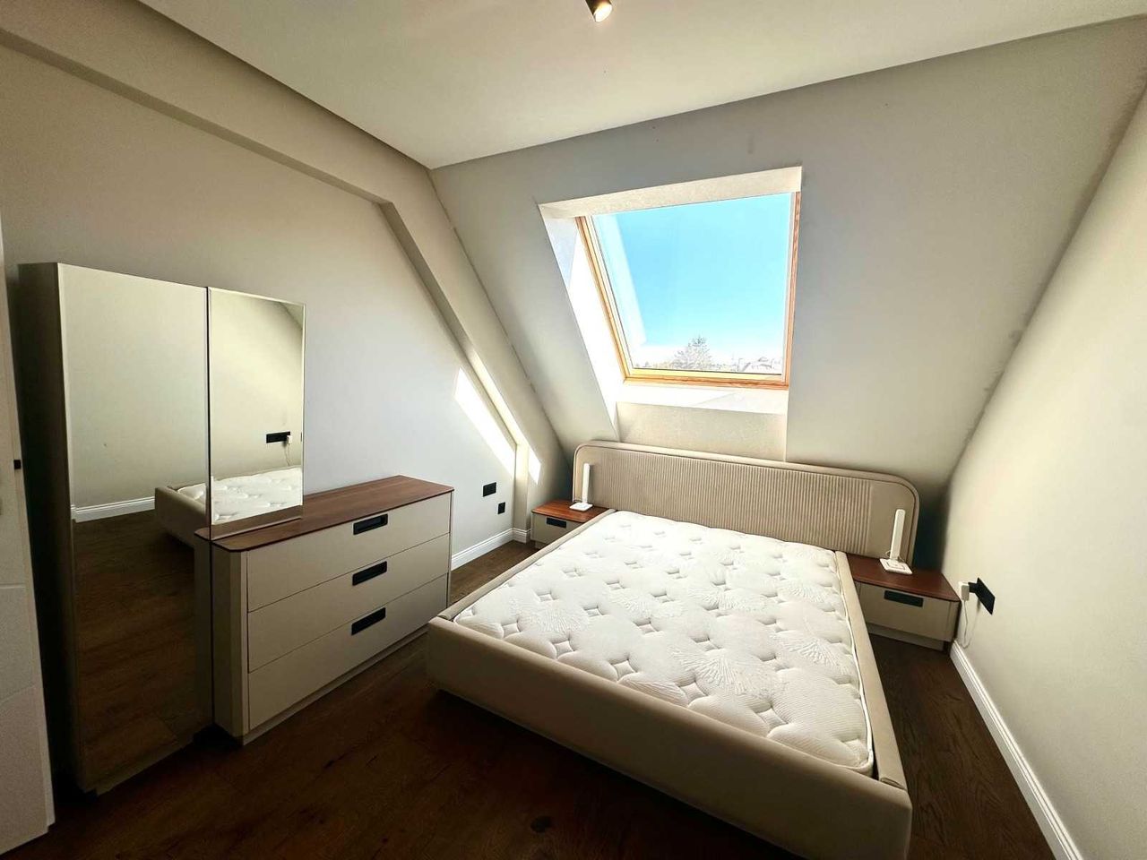 Продава се Двустаен апартамент в София, Разсадника - 63 кв.м за 2318 €/кв.м - Снимка #6