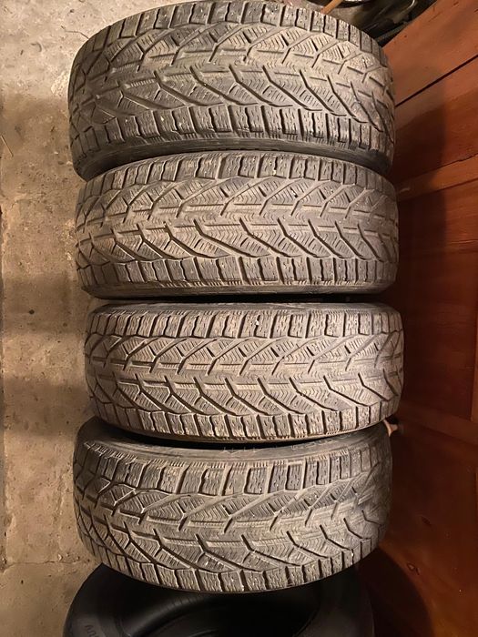 Продам зимние шины 235/55R19