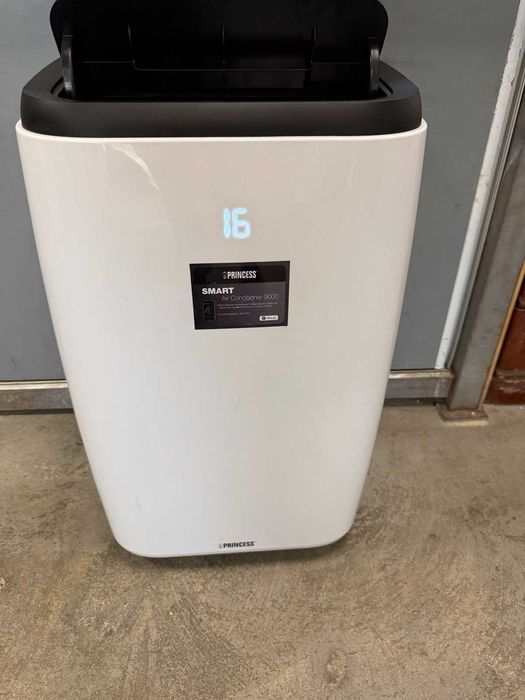 Мобилен климатик Princess, 9000 BTU Артикула е с шумов дефект