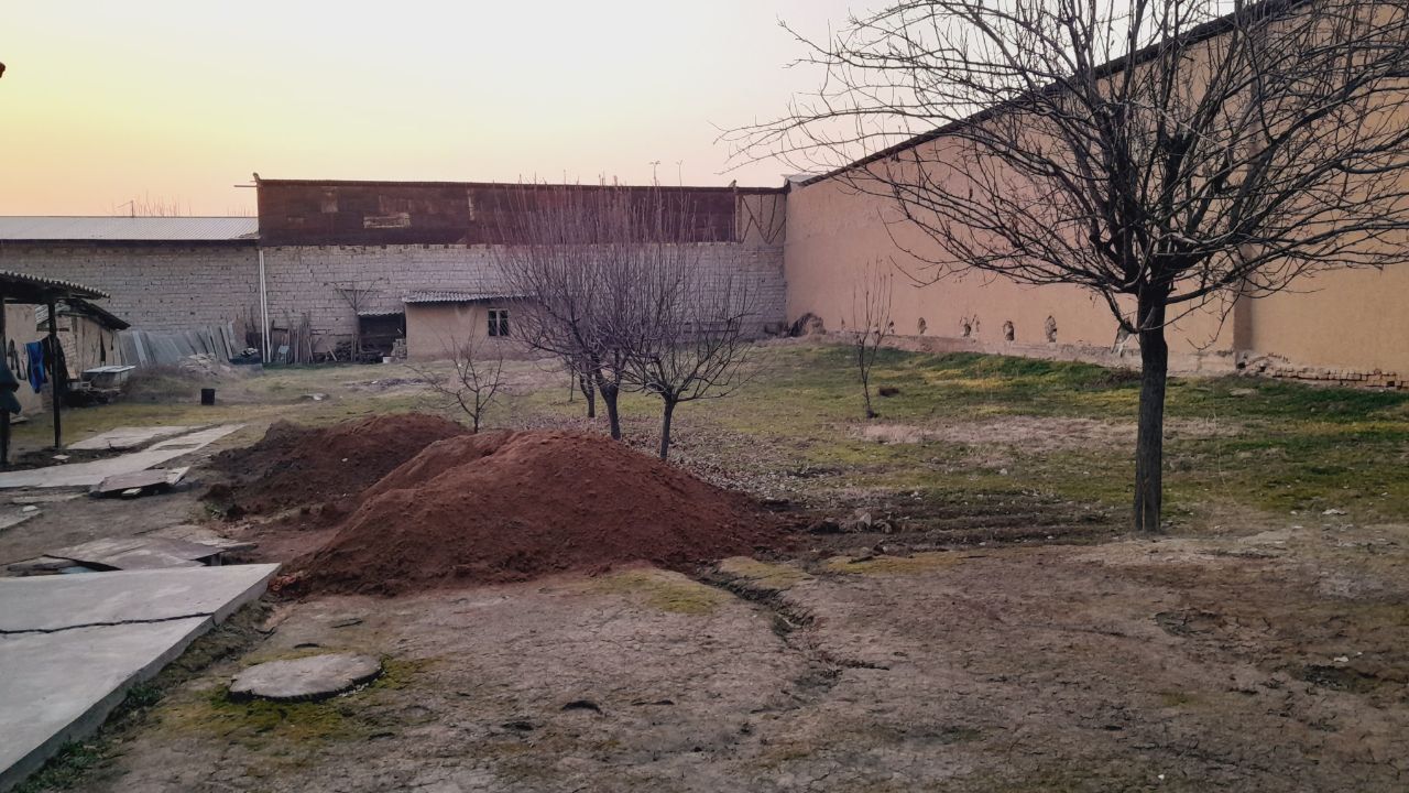 Quruq yer sotiladi