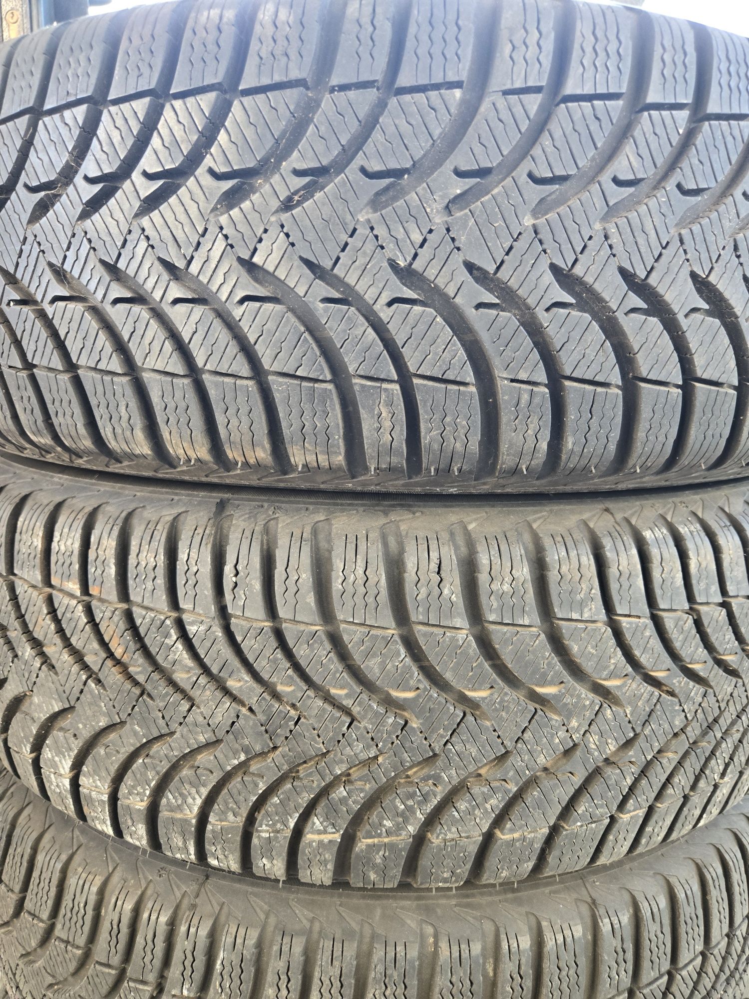 4 бр. Зимни гуми 215.60.17 MICHELIN