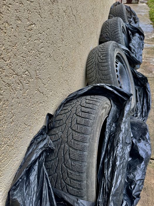 Anvelope iarna Nokian + Jante oțel 185 / 65 / R15