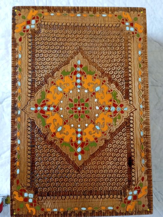 Стара Дървена Кутия за Бижута