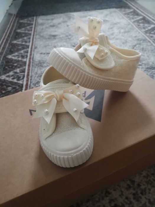 Incalatimnte fetițe