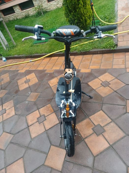 Scuter electric foarte puternic ,merge cu 50 km/ ora și o autonom  65