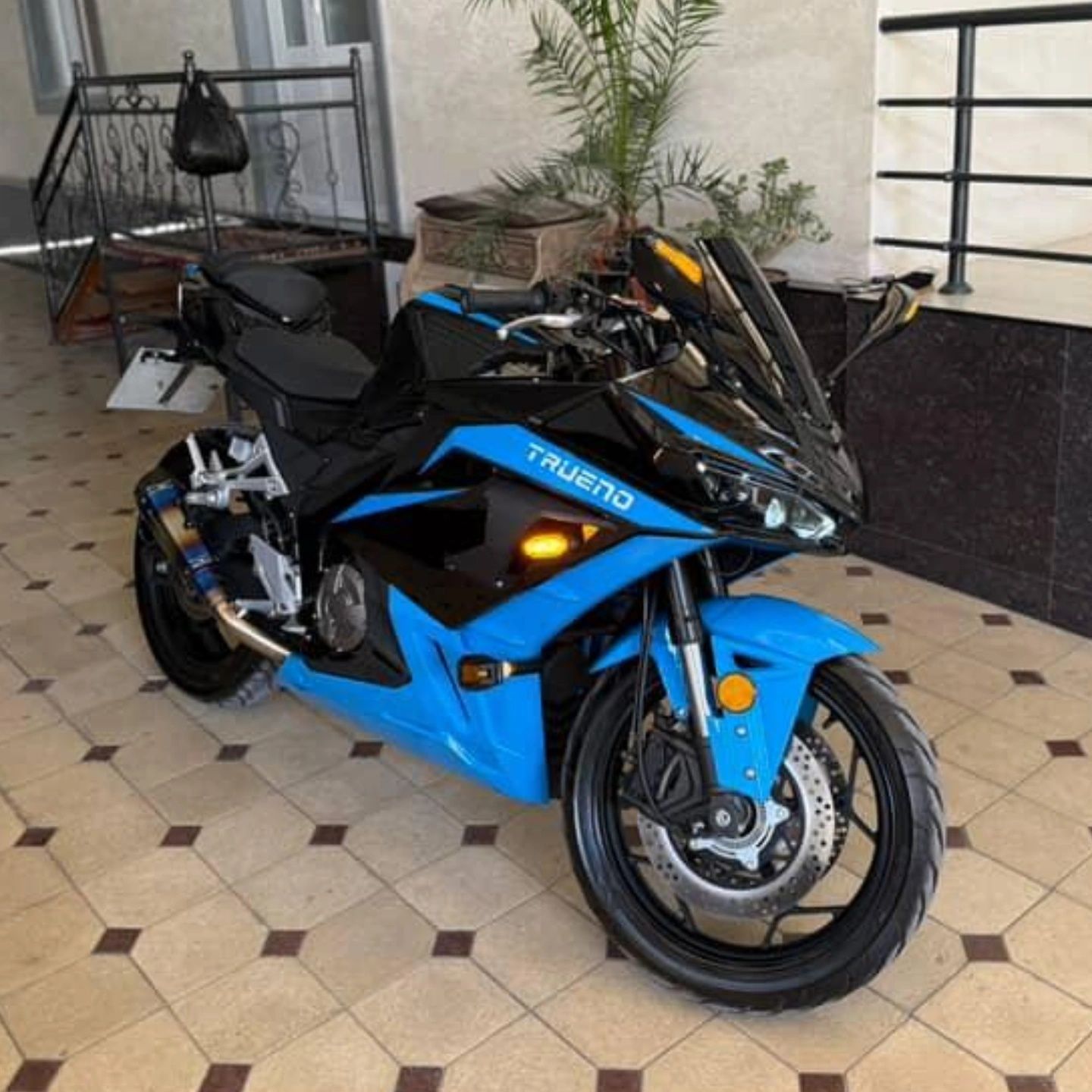 Moto 400 kubli srochno sotiladi