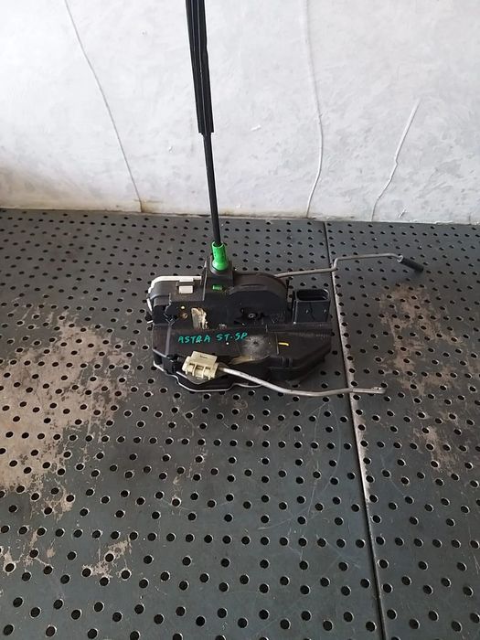 Broasca usa stanga spate opel astra j