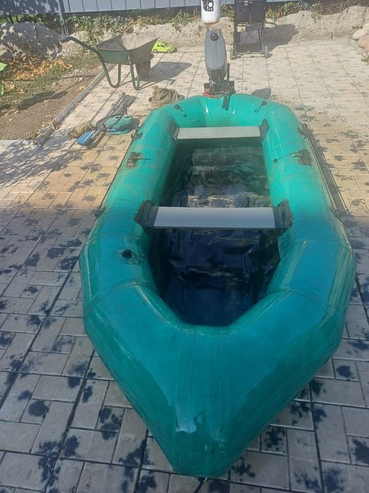 Продам лодку с мотором