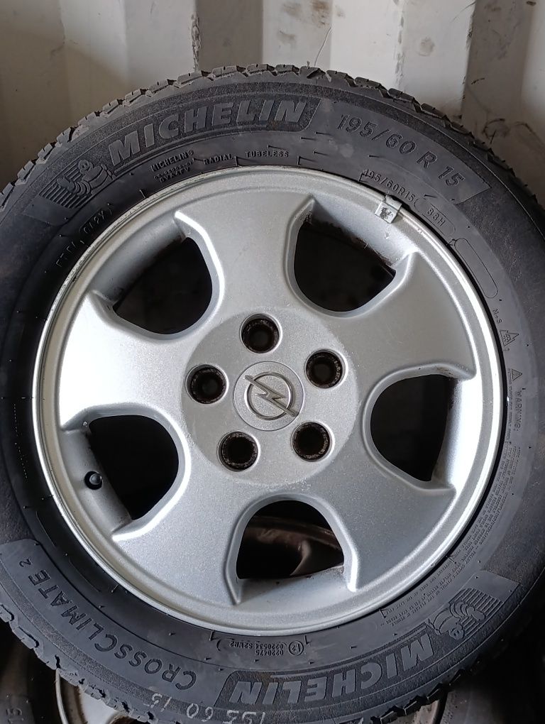 Диски л.п R15 с резиной 5*110 на Опель