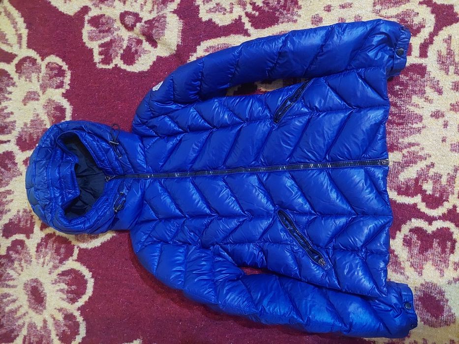 Geacă Moncler albastru închis, mărimea S