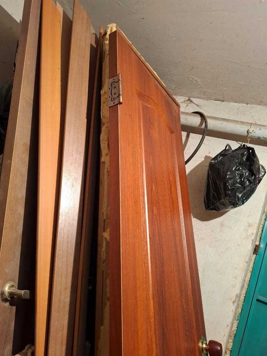 Продам межкомнатную дверь в ванную