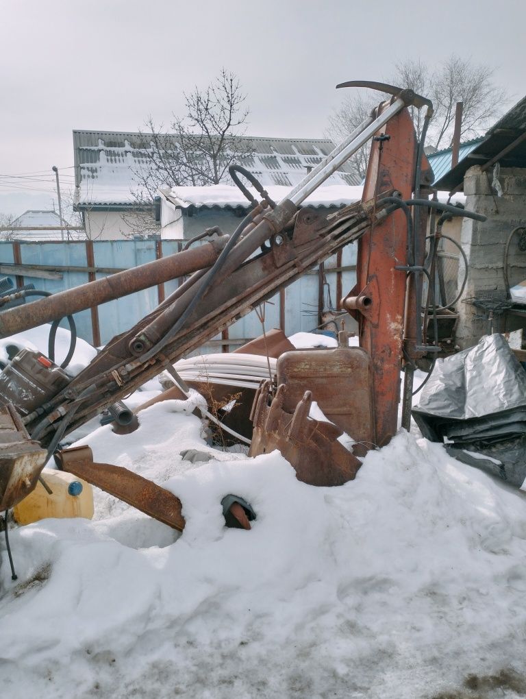 Продам эксковатор, документы впорядке,требуется ремонт.