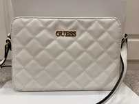 Бяла Чанта на Guess