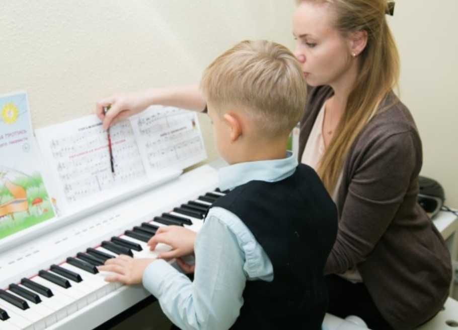 Обучаю игре на фортепиано. Fortepianoda ijro etishni o'rgataman.