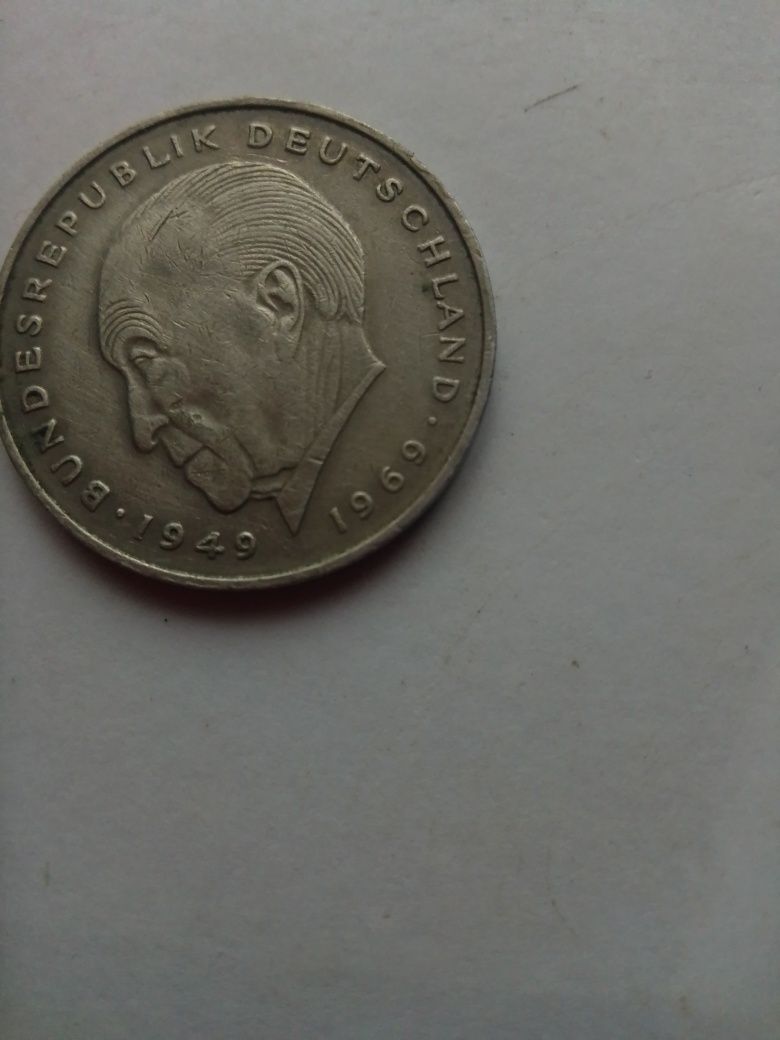 vand moneda de2 marci din 1972 cu 30 000,negociabil