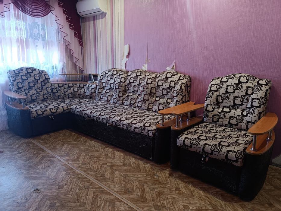 Угловой диван и кресло
