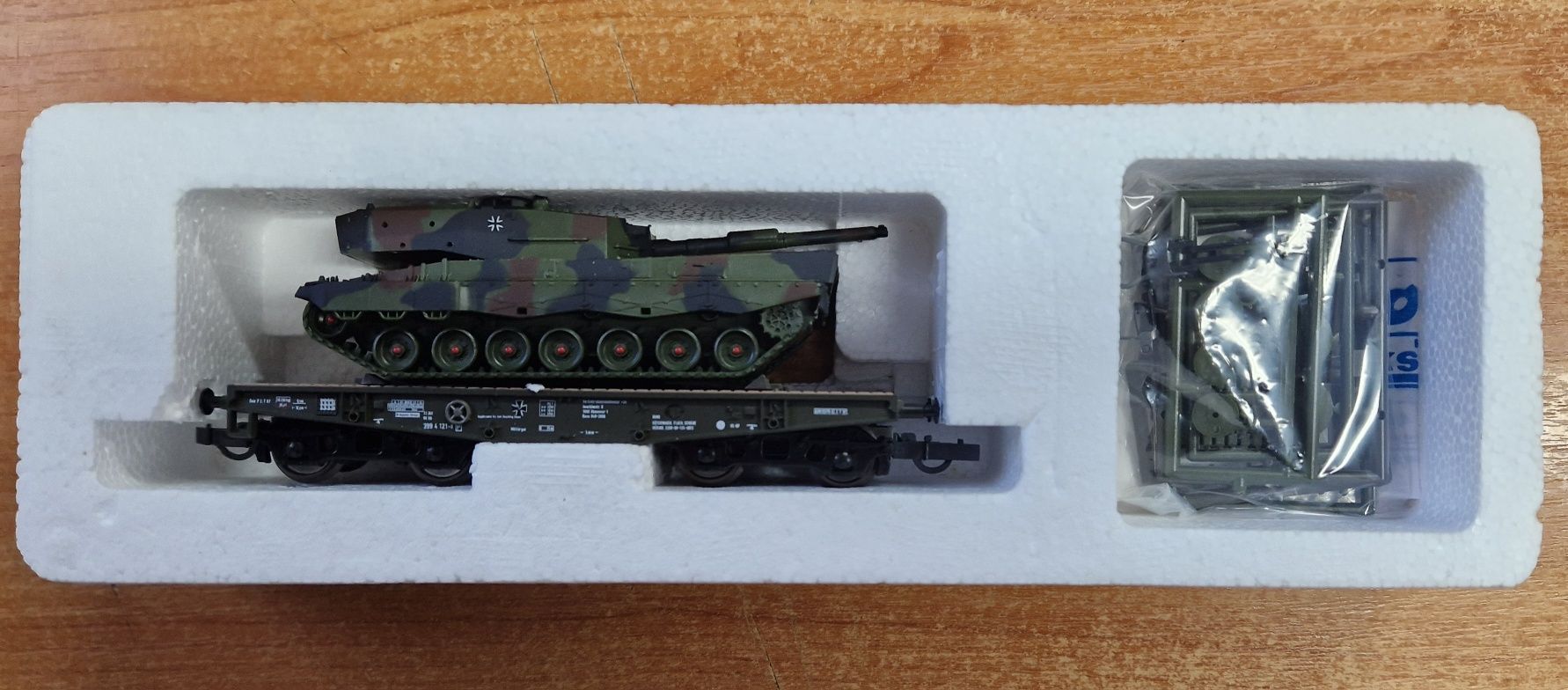 Vagon Roco MiniTanks cu încărcătură tanc Leopard 2