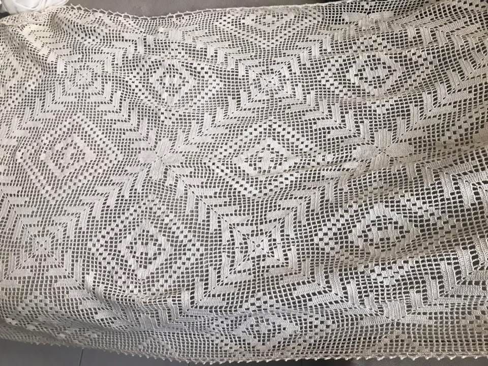 Плетена покривка за легло