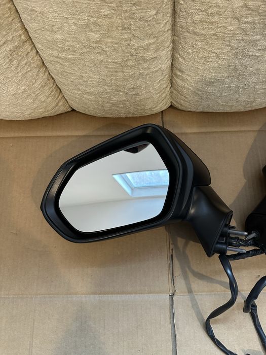 Oglinzi, Oglinda stanga / Oglinda dreapta Toyora Corolla E210