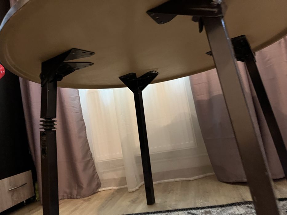 Masa rotunda facuta la comanda