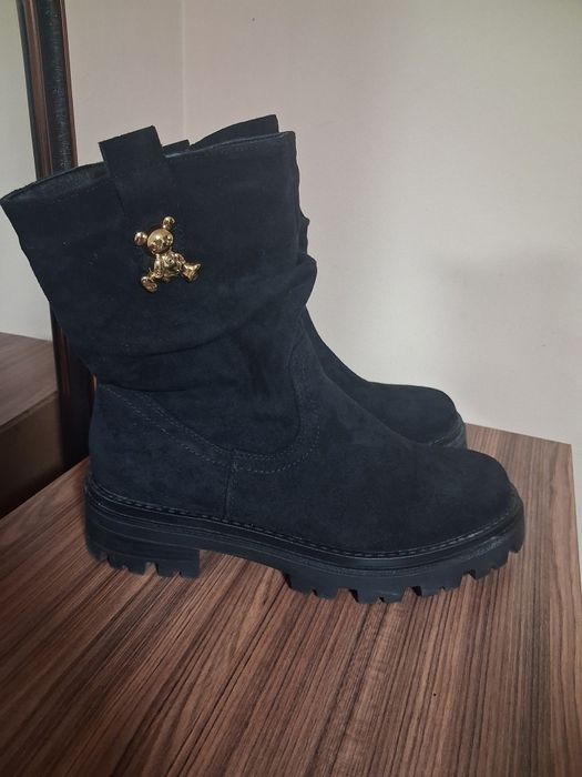 Дамски Велурени Боти