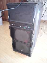 Computer gaming cu monitor